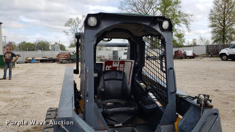 image for item DF3428 2010 John Deere 323D skid steer