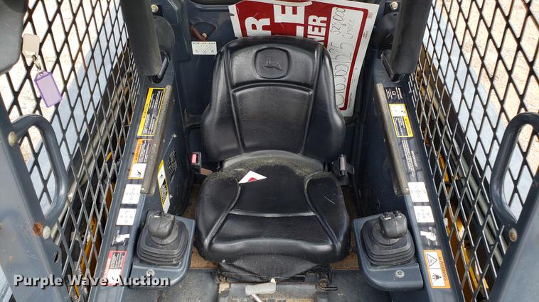 image for item DF3428 2010 John Deere 323D skid steer