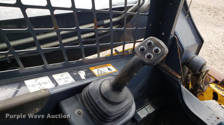 image for item DF3428 2010 John Deere 323D skid steer