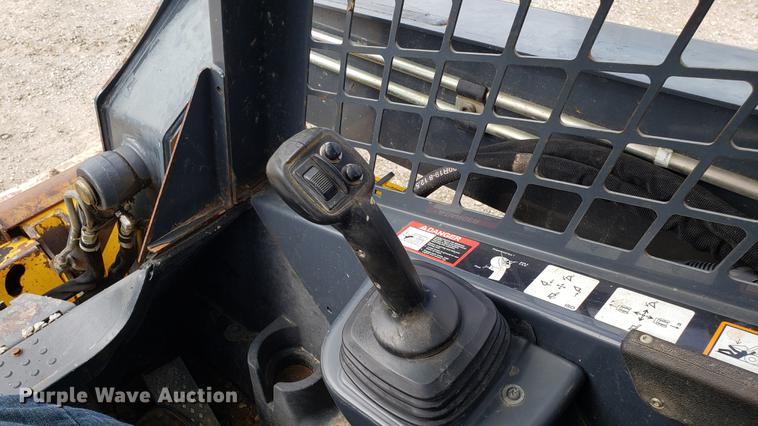 image for item DF3428 2010 John Deere 323D skid steer