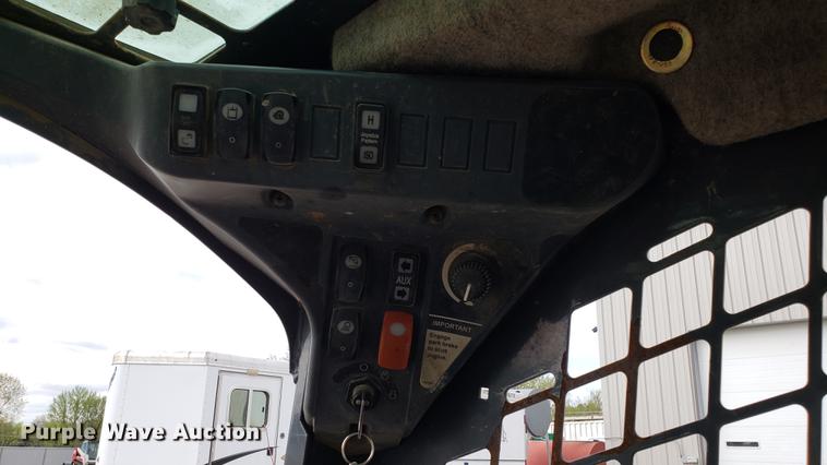 image for item DF3428 2010 John Deere 323D skid steer