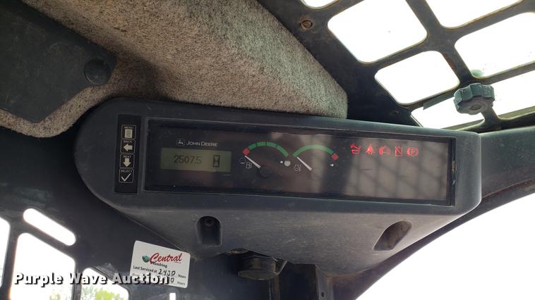 image for item DF3428 2010 John Deere 323D skid steer