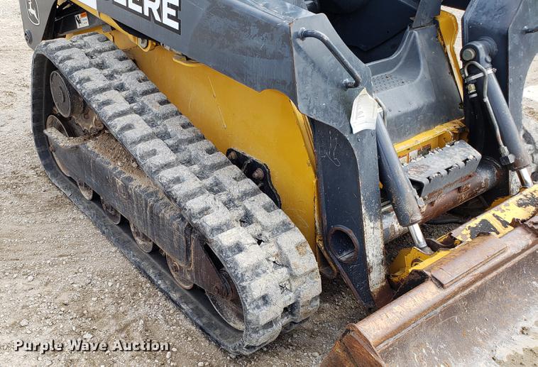 image for item DF3428 2010 John Deere 323D skid steer