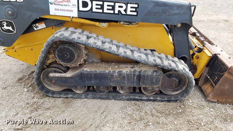 image for item DF3428 2010 John Deere 323D skid steer