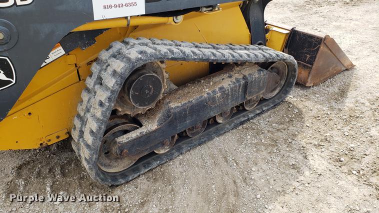 image for item DF3428 2010 John Deere 323D skid steer