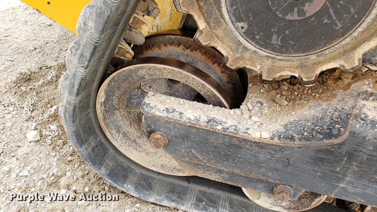 image for item DF3428 2010 John Deere 323D skid steer