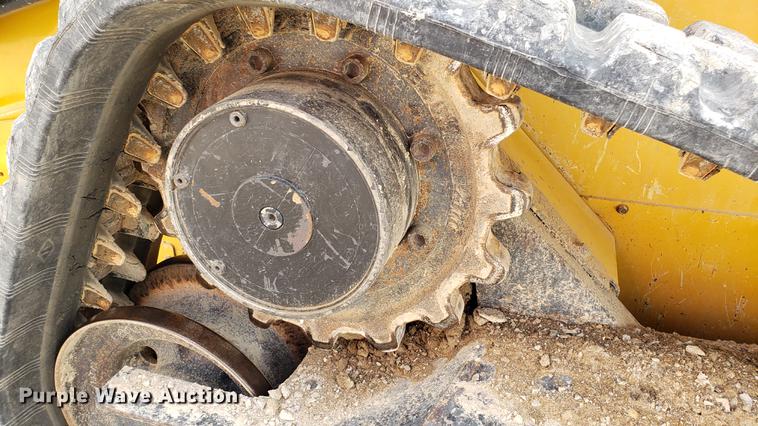 image for item DF3428 2010 John Deere 323D skid steer