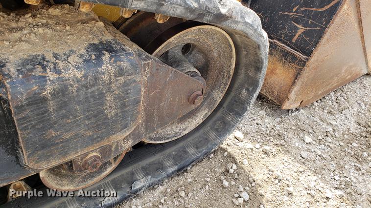 image for item DF3428 2010 John Deere 323D skid steer