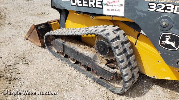image for item DF3428 2010 John Deere 323D skid steer
