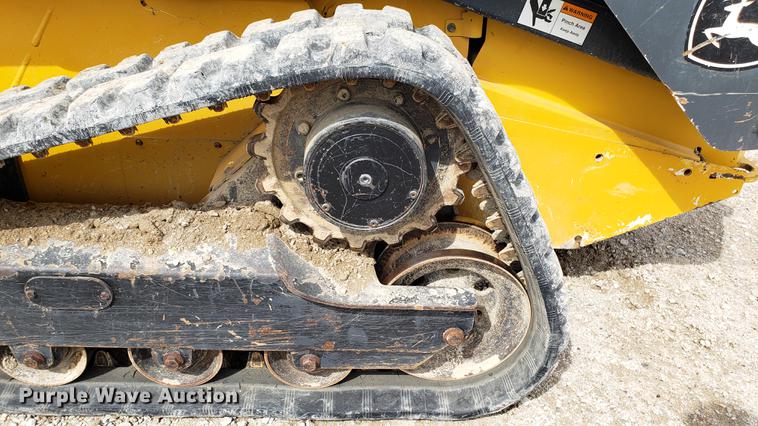 image for item DF3428 2010 John Deere 323D skid steer
