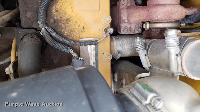 image for item DF3428 2010 John Deere 323D skid steer