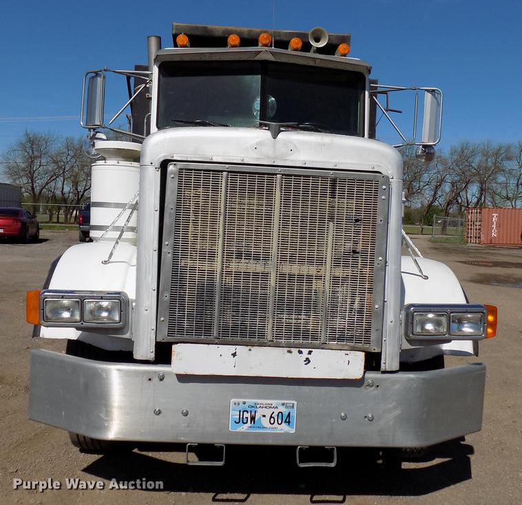 image for item DF4467 1997 Peterbilt 357 dump truck