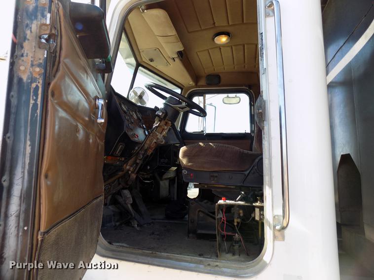 image for item DF4467 1997 Peterbilt 357 dump truck