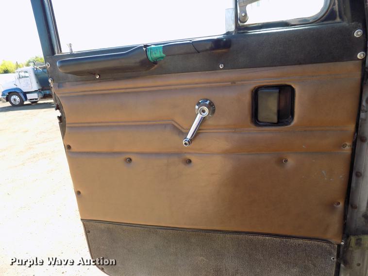 image for item DF4467 1997 Peterbilt 357 dump truck