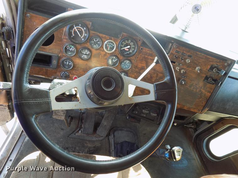 image for item DF4467 1997 Peterbilt 357 dump truck