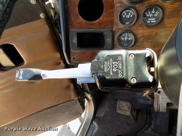 image for item DF4467 1997 Peterbilt 357 dump truck