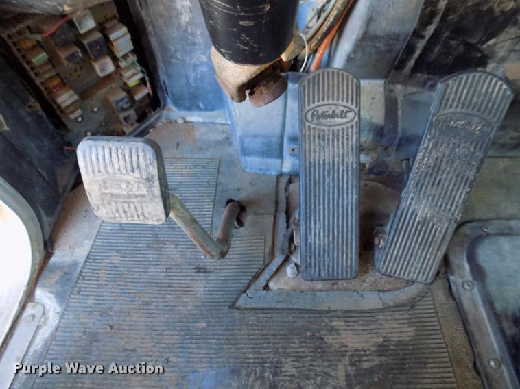 image for item DF4467 1997 Peterbilt 357 dump truck