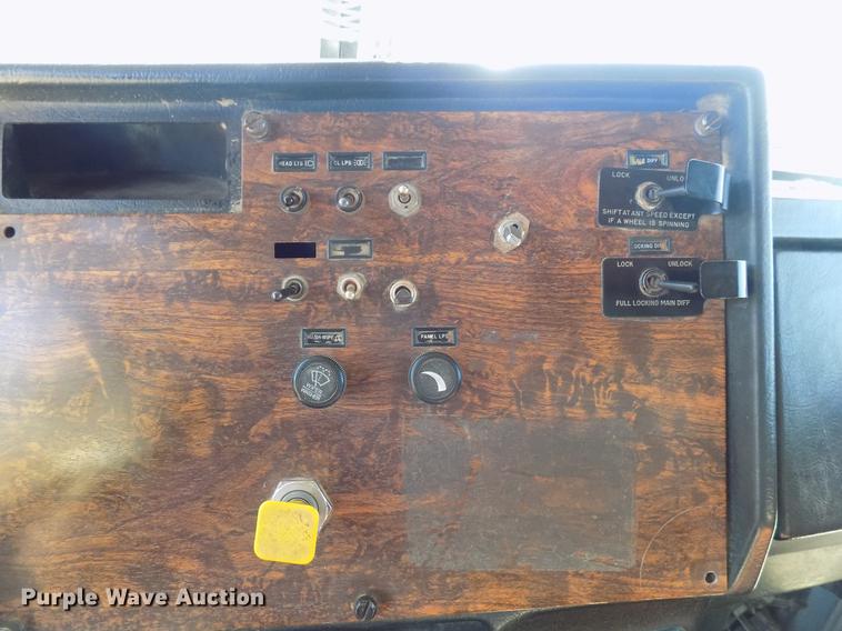 image for item DF4467 1997 Peterbilt 357 dump truck