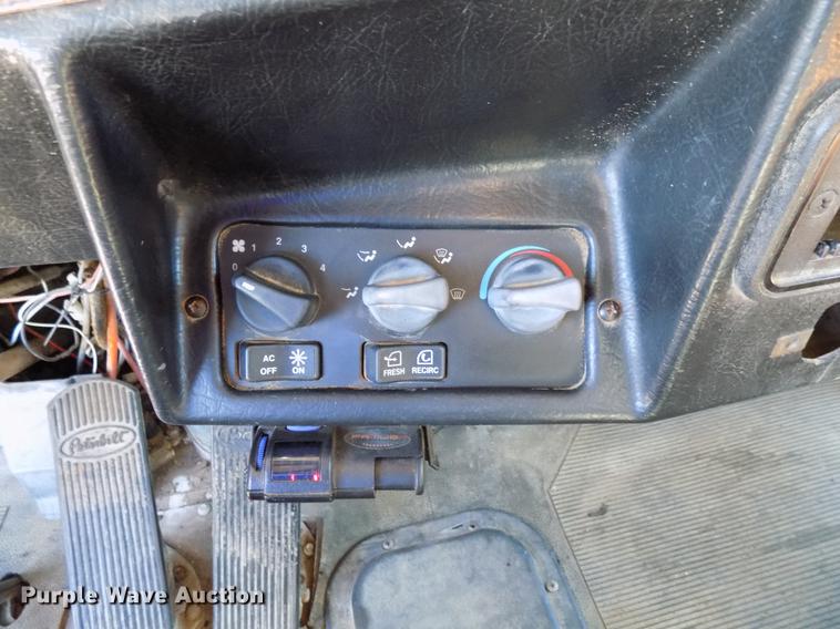 image for item DF4467 1997 Peterbilt 357 dump truck