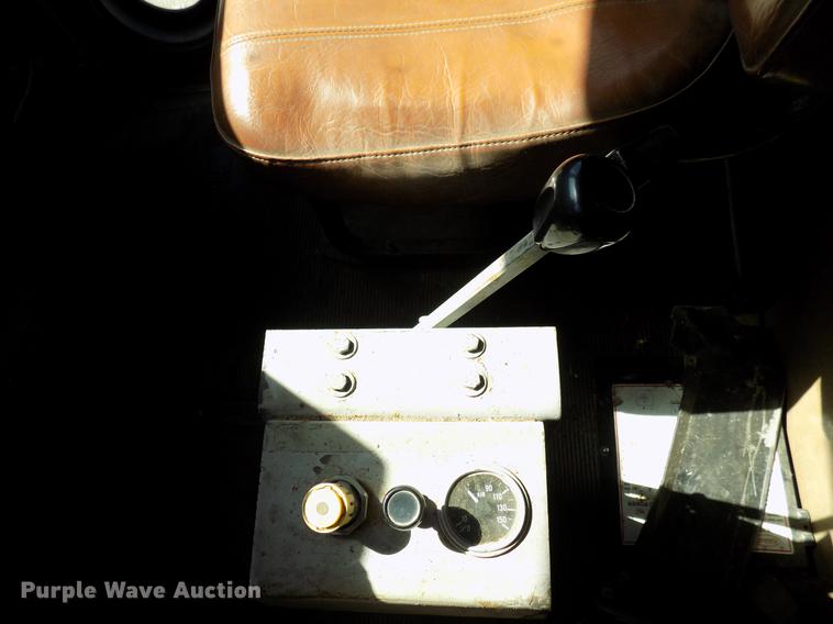 image for item DF4467 1997 Peterbilt 357 dump truck