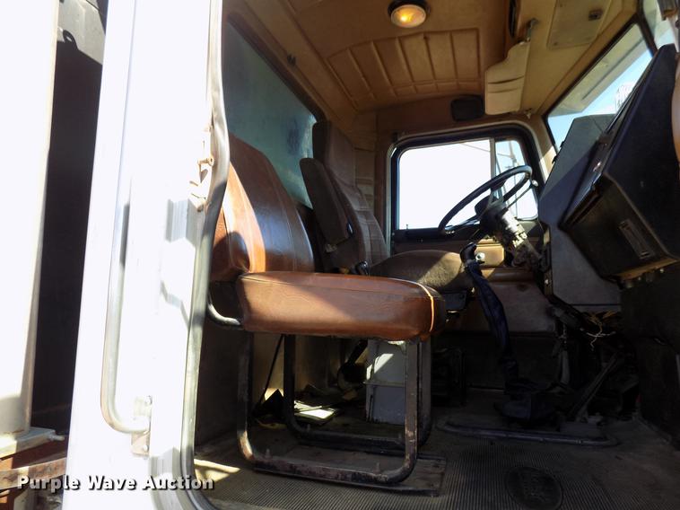 image for item DF4467 1997 Peterbilt 357 dump truck