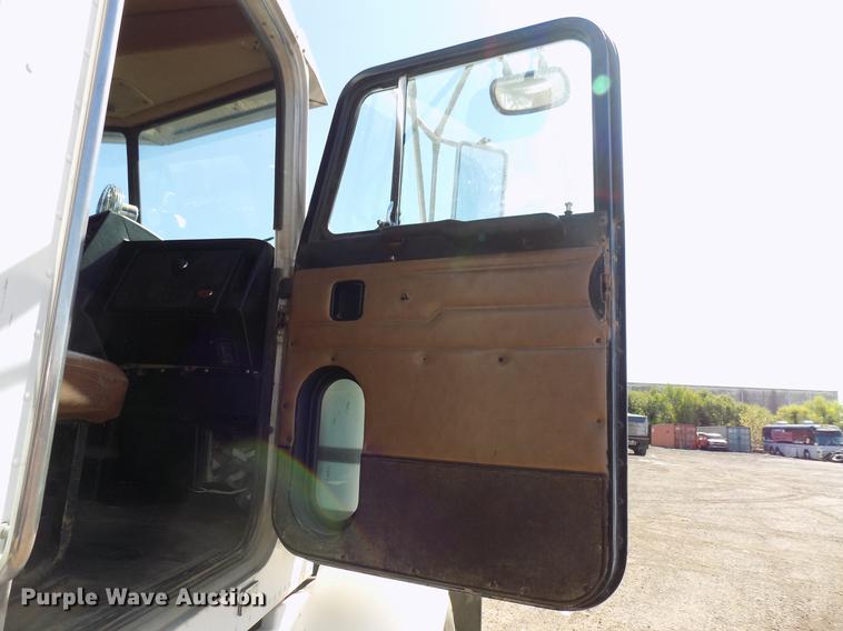 image for item DF4467 1997 Peterbilt 357 dump truck