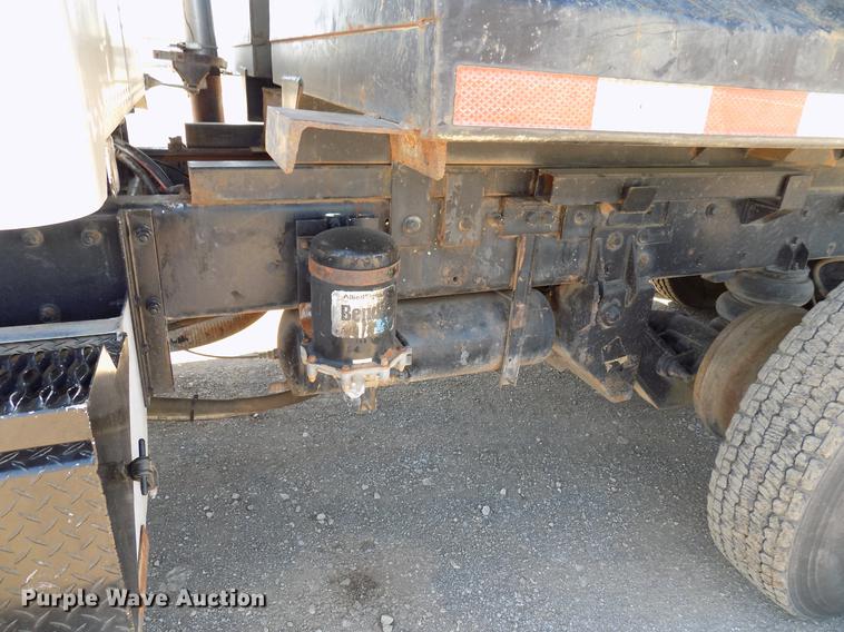 image for item DF4467 1997 Peterbilt 357 dump truck