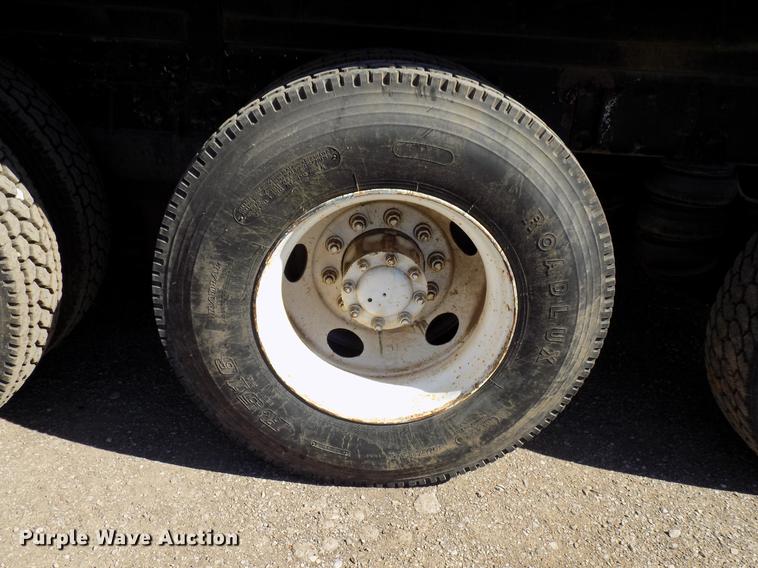 image for item DF4467 1997 Peterbilt 357 dump truck