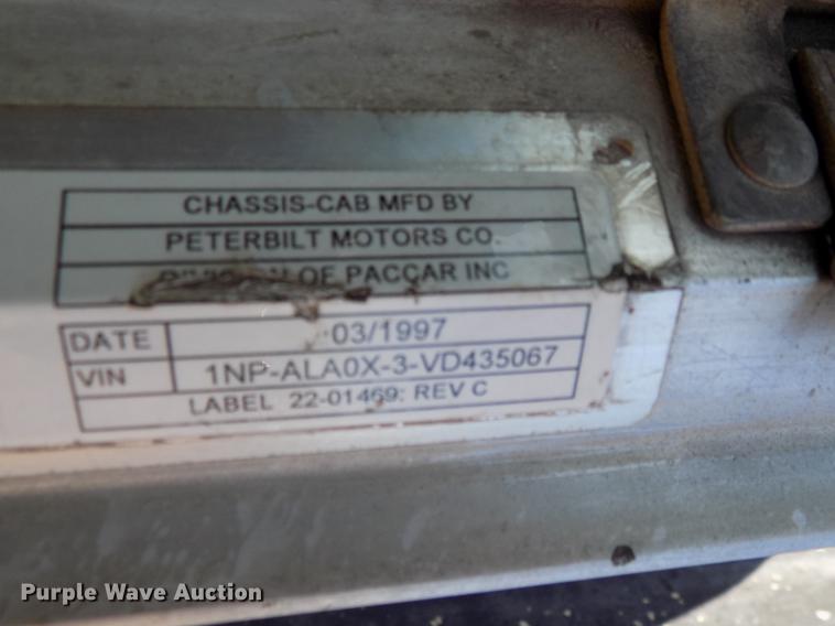 image for item DF4467 1997 Peterbilt 357 dump truck