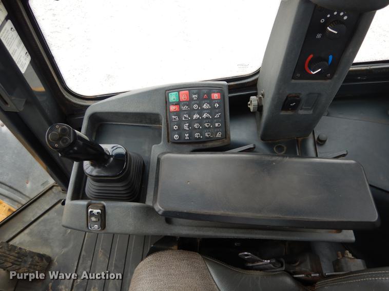 image for item DF6585 2011 John Deere 644K wheel loader