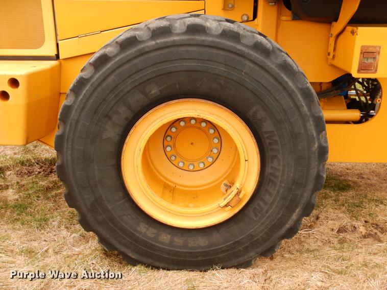 image for item DF6585 2011 John Deere 644K wheel loader