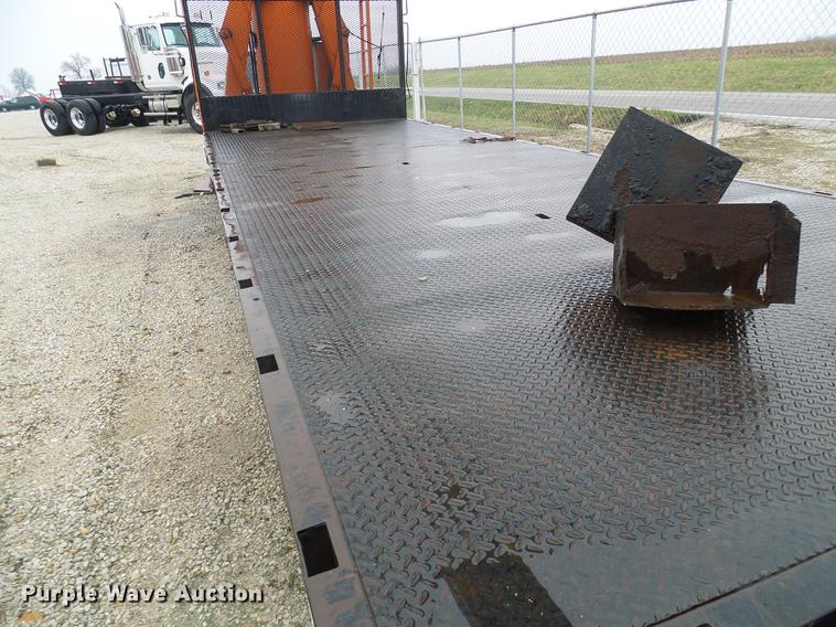 image for item DF7178 2002 IMT 16000S2J194546 truck crane bed