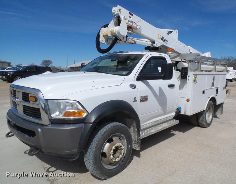 image for item DF7182 2011 Dodge Ram 5500 bucket truck