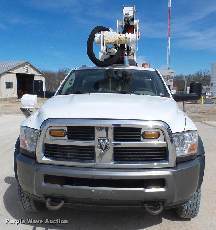 image for item DF7182 2011 Dodge Ram 5500 bucket truck