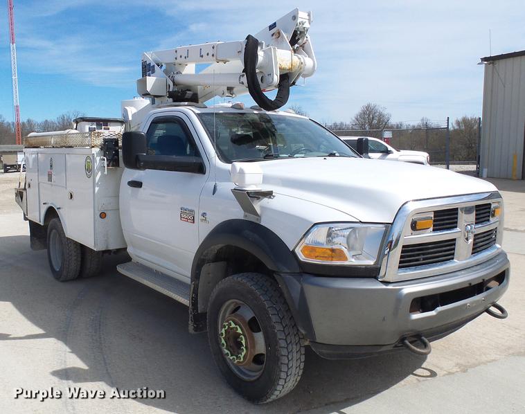 image for item DF7182 2011 Dodge Ram 5500 bucket truck