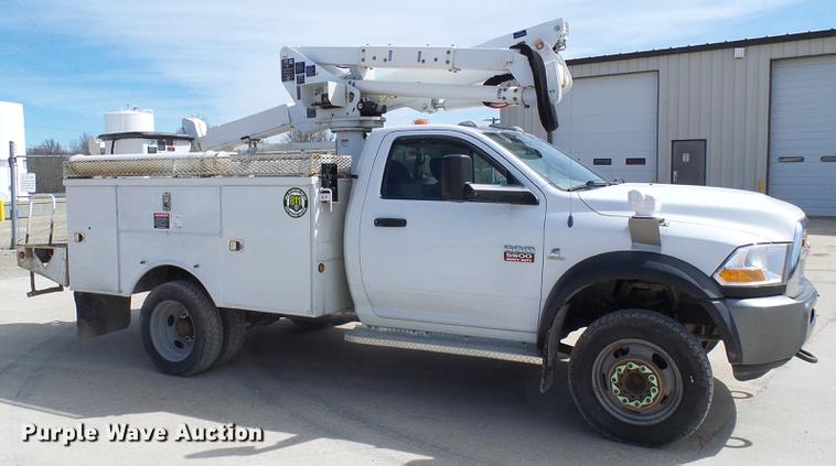image for item DF7182 2011 Dodge Ram 5500 bucket truck