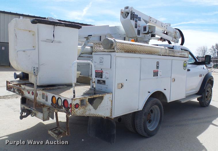 image for item DF7182 2011 Dodge Ram 5500 bucket truck
