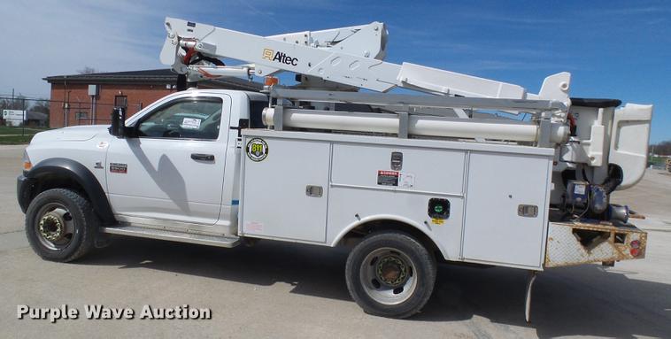 image for item DF7182 2011 Dodge Ram 5500 bucket truck