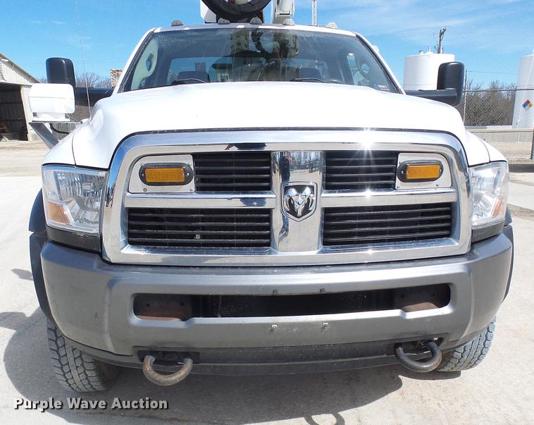 image for item DF7182 2011 Dodge Ram 5500 bucket truck