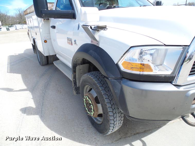 image for item DF7182 2011 Dodge Ram 5500 bucket truck