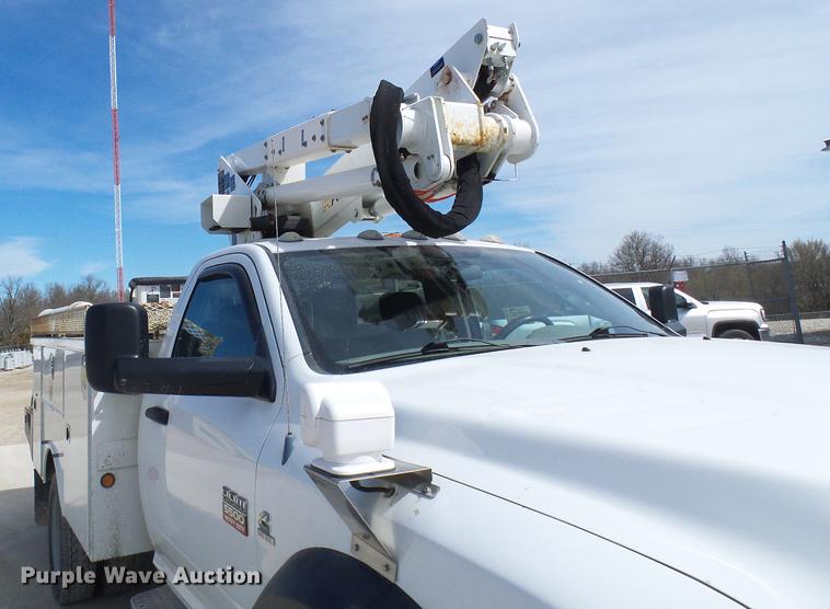 image for item DF7182 2011 Dodge Ram 5500 bucket truck