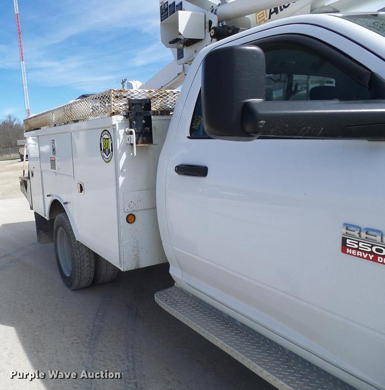 image for item DF7182 2011 Dodge Ram 5500 bucket truck
