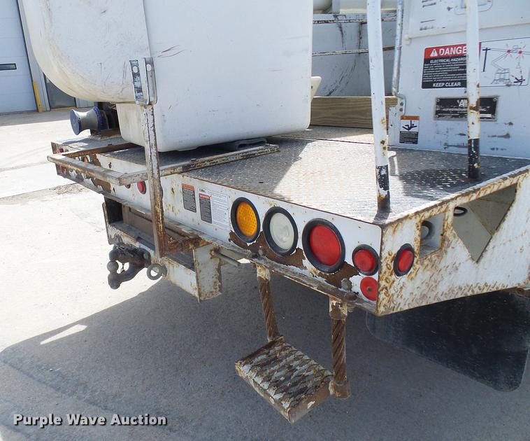 image for item DF7182 2011 Dodge Ram 5500 bucket truck