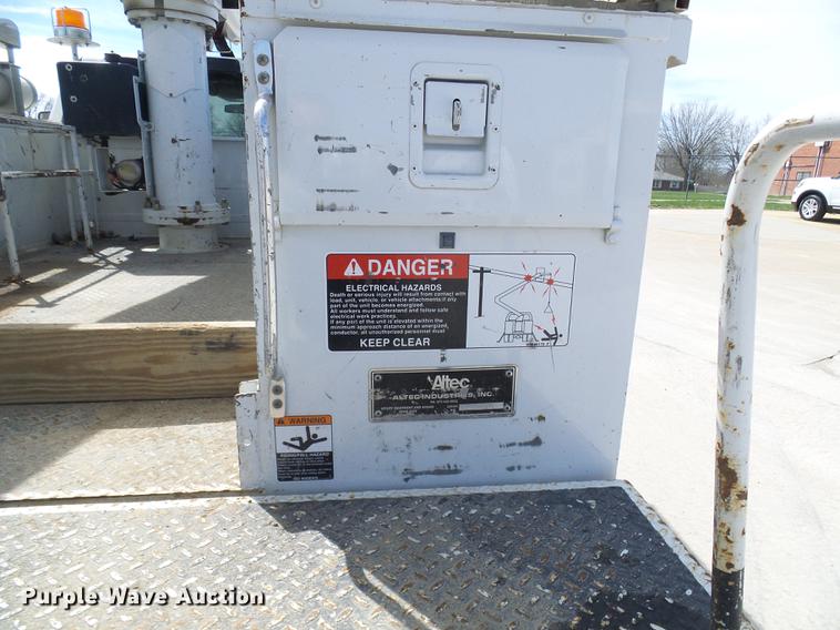 image for item DF7182 2011 Dodge Ram 5500 bucket truck