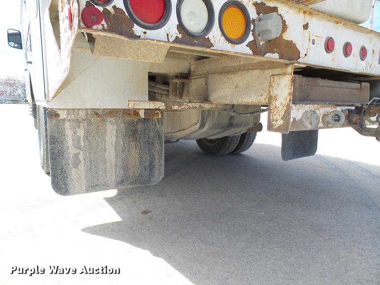 image for item DF7182 2011 Dodge Ram 5500 bucket truck