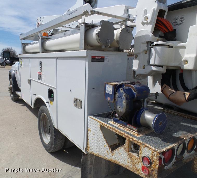 image for item DF7182 2011 Dodge Ram 5500 bucket truck