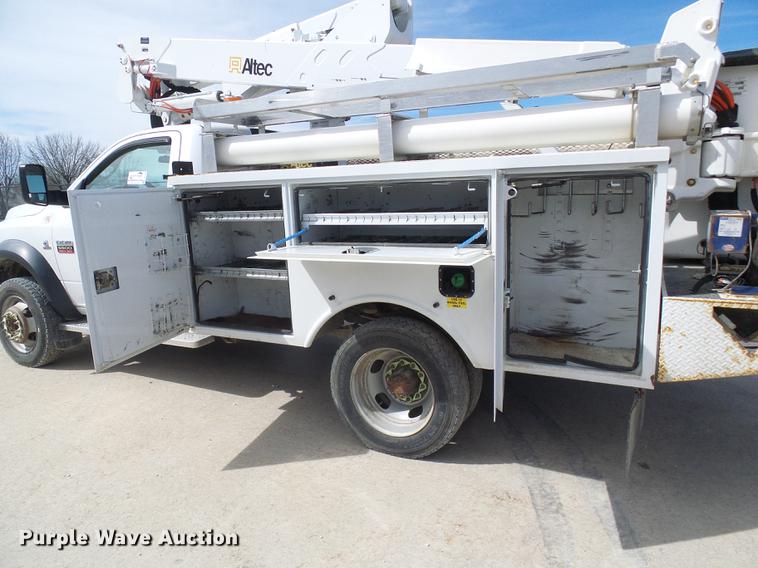 image for item DF7182 2011 Dodge Ram 5500 bucket truck