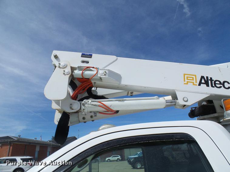 image for item DF7182 2011 Dodge Ram 5500 bucket truck