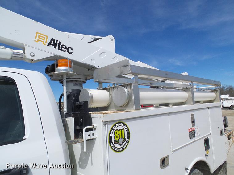 image for item DF7182 2011 Dodge Ram 5500 bucket truck