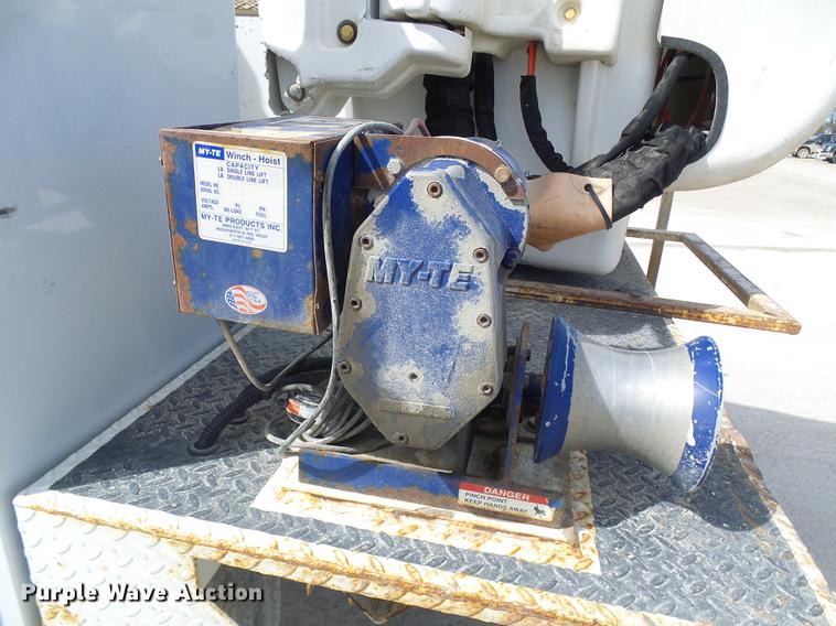 image for item DF7182 2011 Dodge Ram 5500 bucket truck